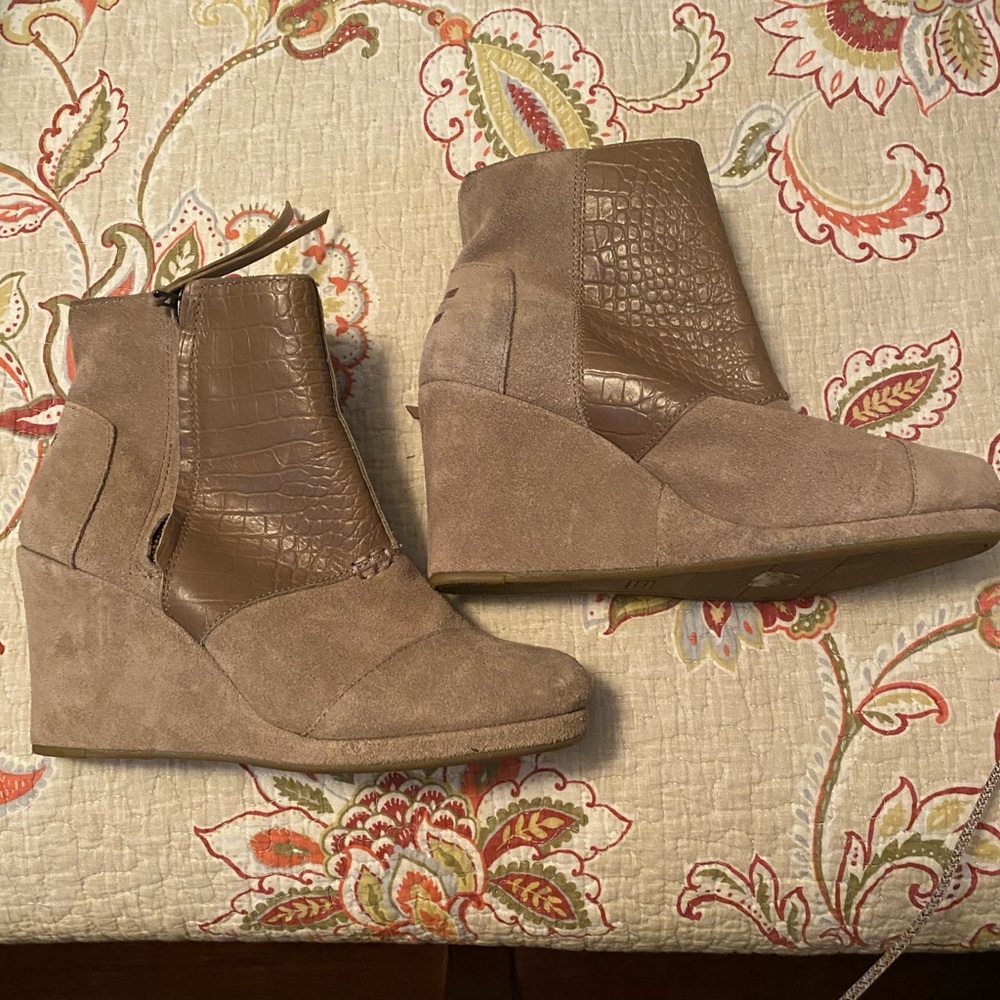 Toms Wedge Booties - EXCELLENT Condition